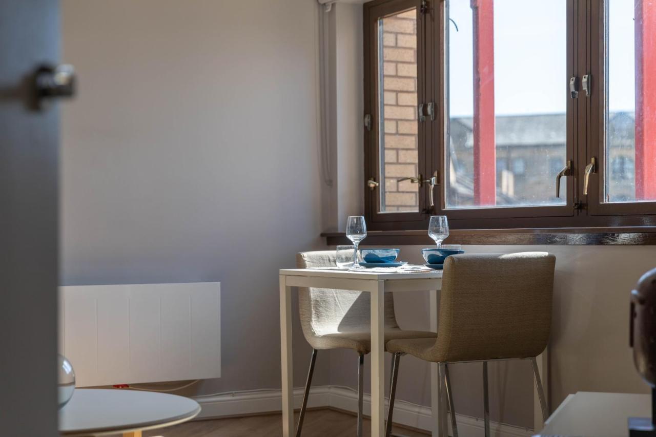 Stunning 1 Bed Merchant City Apartment With Parking Glasgow Bagian luar foto