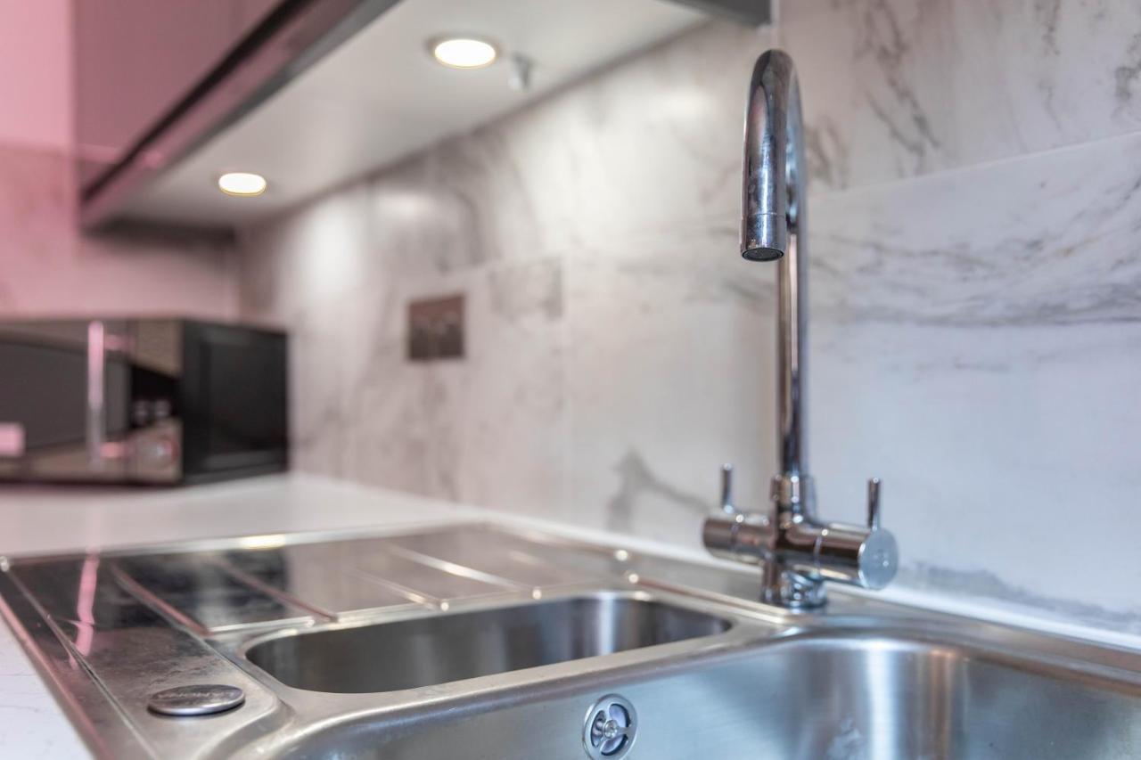 Stunning 1 Bed Merchant City Apartment With Parking Glasgow Bagian luar foto